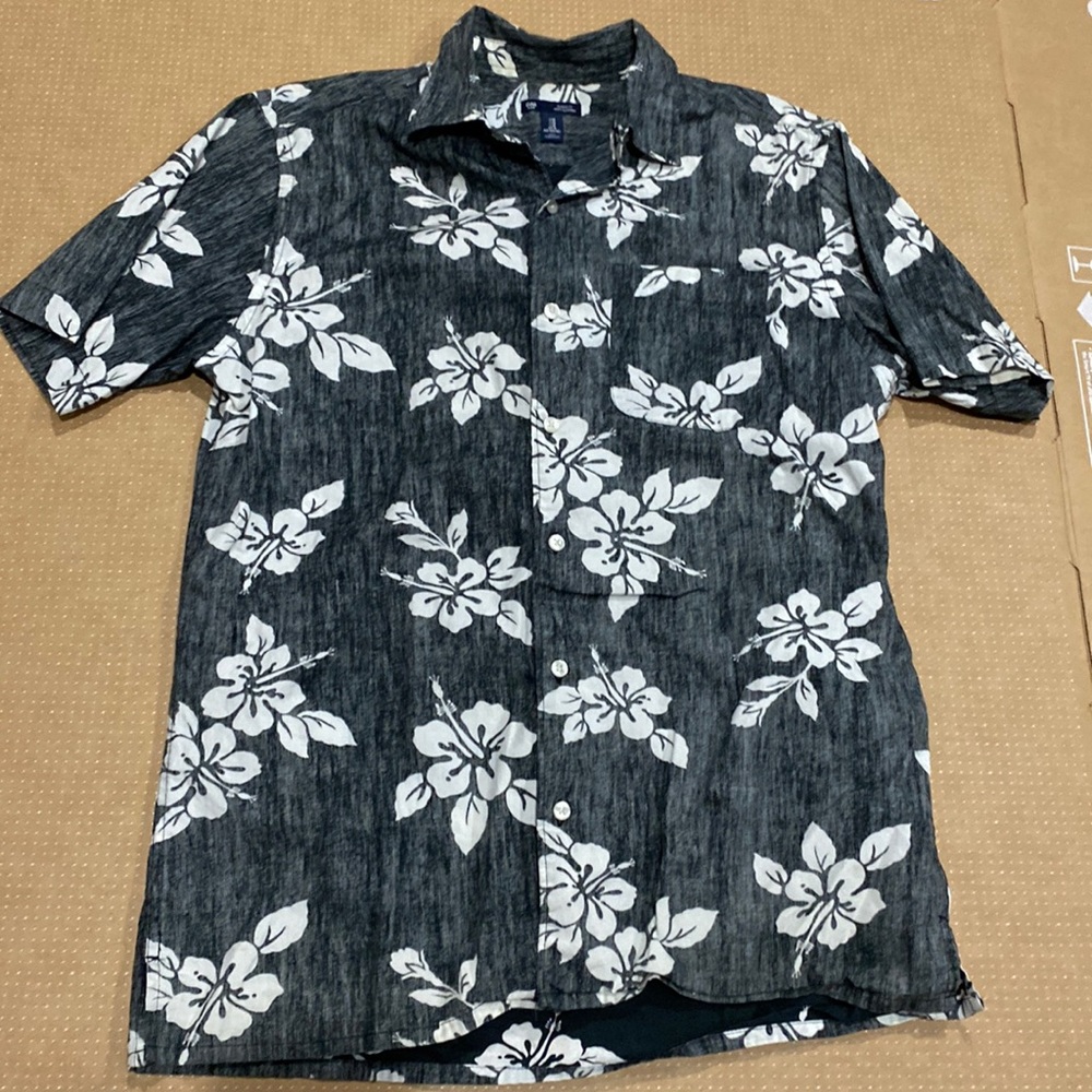Gap Hawaiian button up shirt